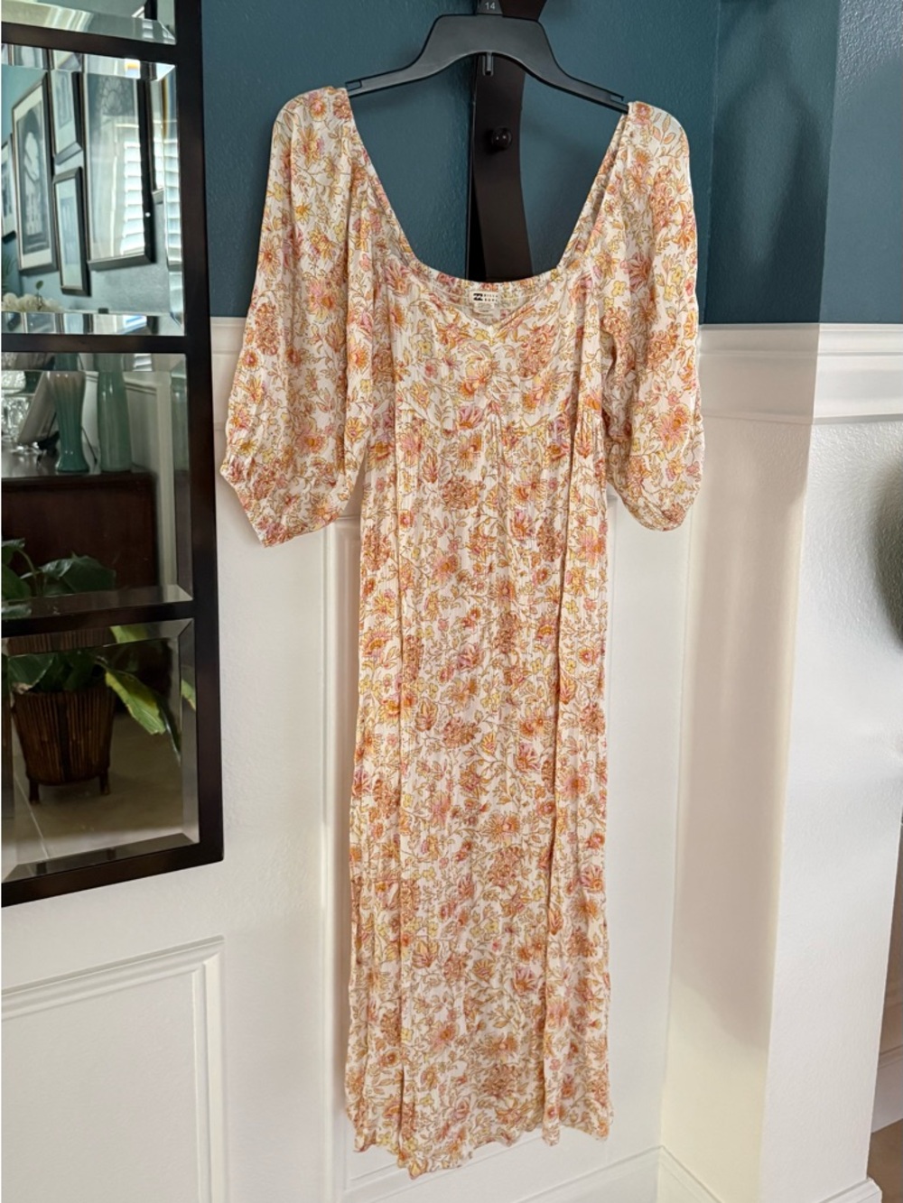 Excellent condition billabong midi dress size medium